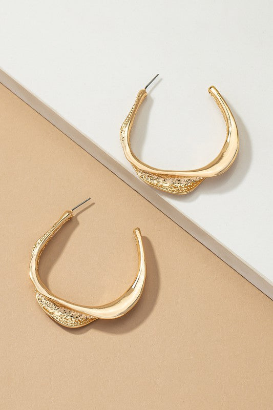 STYLED BY ALX COUTURE MIAMI BOUTIQUE Gold Twisted Ribbon Metal Hoop Earrings