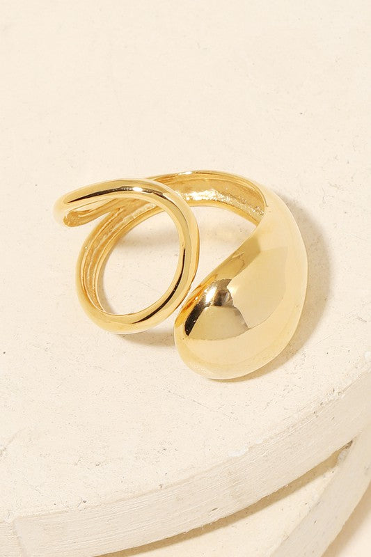 STYLED BY ALX COUTURE MIAMI BOUTIQUE Golden Polished Rounded Band Ring