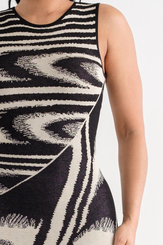 close up view of the Black White Wave Jacquard Maxi Dress 