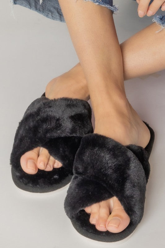 STYLED BY ALX COUTURE MIAMI BOUTIQUE Black Solid Crisscross Faux Fur Home Slippers