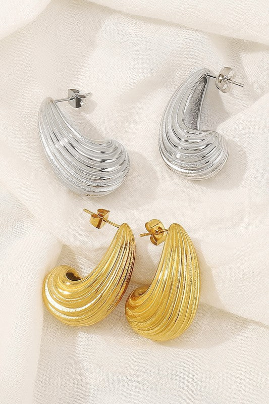 STYLED BY ALX COUTURE MIAMI BOUTIQUE Gold Stainless Steel Striped Drop Earrings