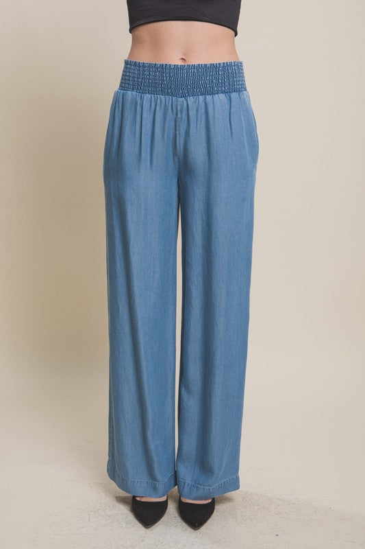 model is wearing Blue Casual Elastic Waistband Pants with black heesl
