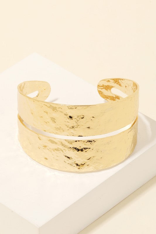 STYLED BY ALX COUTURE MIAMI BOUTIQUE Gold Textured Double Wide Metallic Cuff Bracelet 