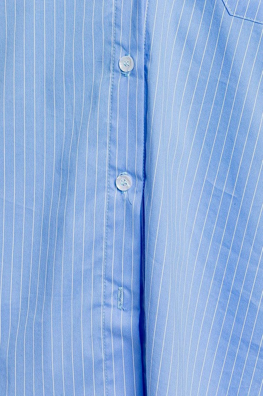 detail of the buttons of the shirt 
