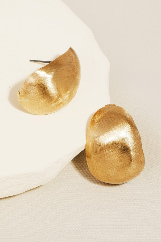 Brushed Metallic Curved Shield Earrings 