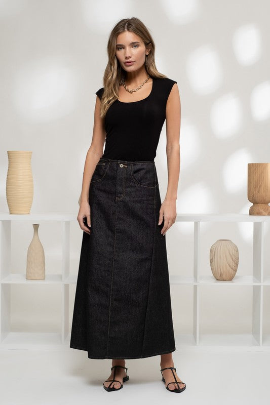 model is wearing Black Reversible Knit Sleeveless Crop Top with dark denim maxi skirt and black slide sandals