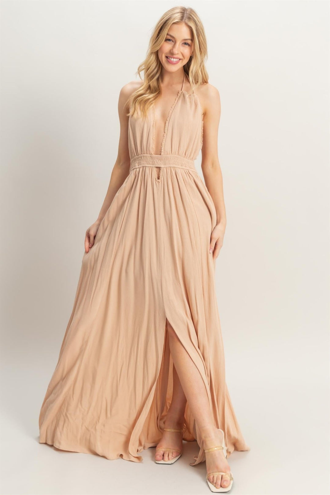 Maxi Dress Lange Beige Jurk Beige Halter Flowy Maxi Dress STYLED BY ALX COUTURE Maxi Dress Lange Beige Jurk Beige Halter Flowy Maxi Dress STYLED BY ALX COUTURE