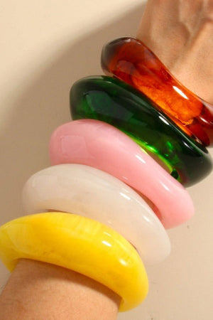 Multicolor chunky resin bangle with an irregular curved shape