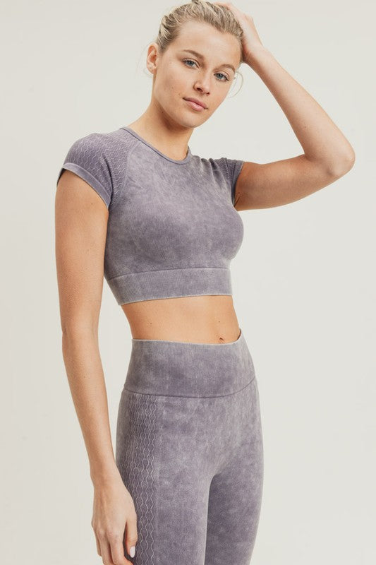 Classic, tight-fitting silhouette, this seamless crop top features rounded neckline and raglan short sleeves with wavelength accent. 