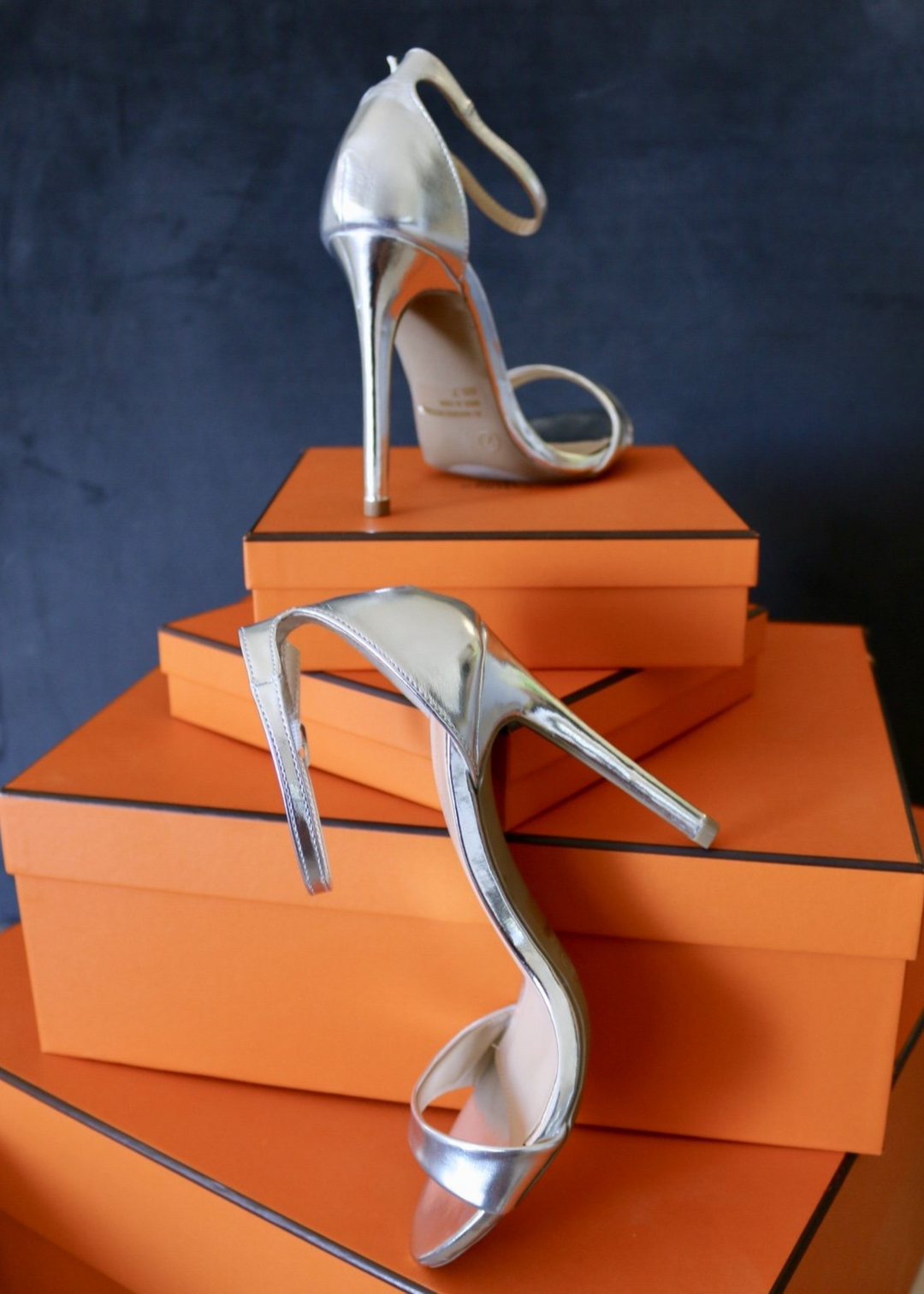 Ali Silver Heel. A classic heel that goes with all kind of casual or formal outfits. Heel for casual or formal wear. Ali heel with thin strap around the ankle.